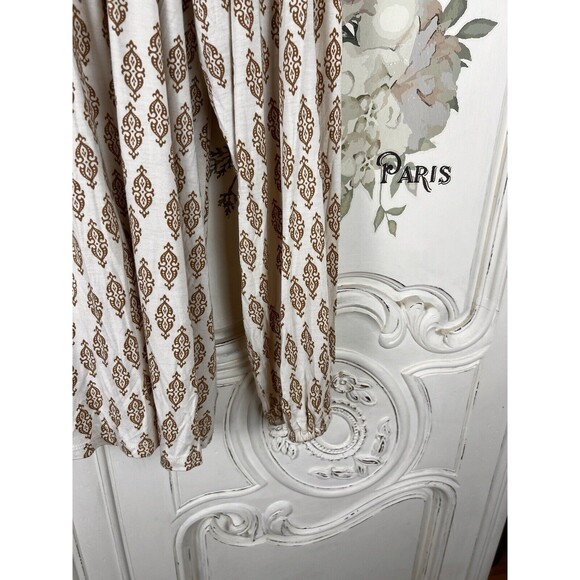 Michael Kors Gold Geometric Print Top Gold Neckline Trim, Size M - Picture 6 of 16